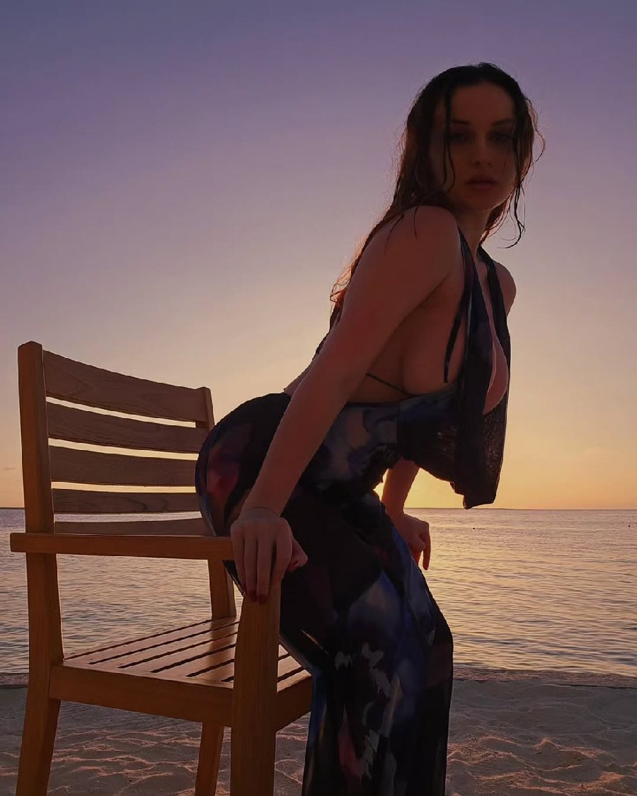 Sexy girl Miranda Faith nude in Portland