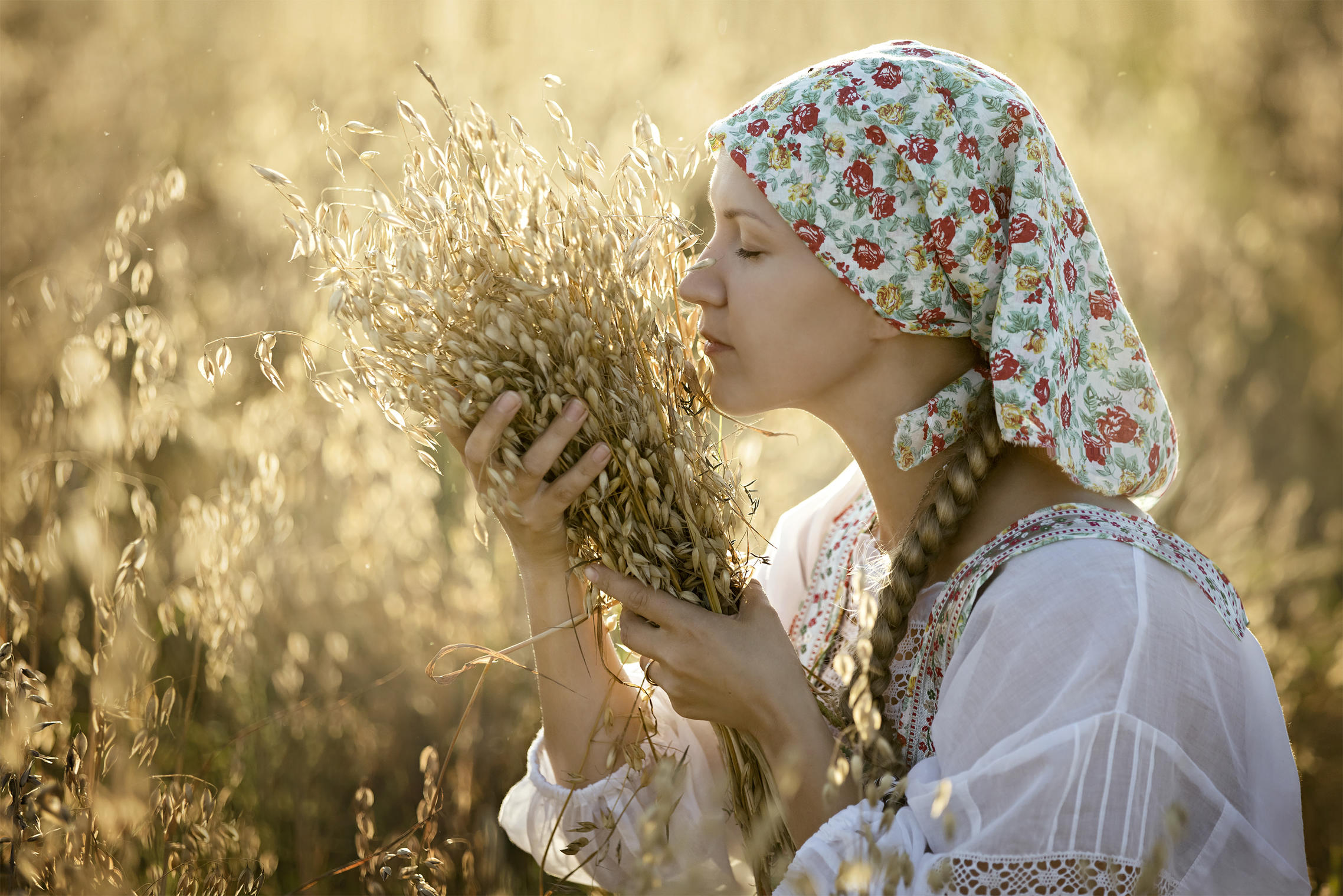 Photo Women in Slavic costumes in Portland