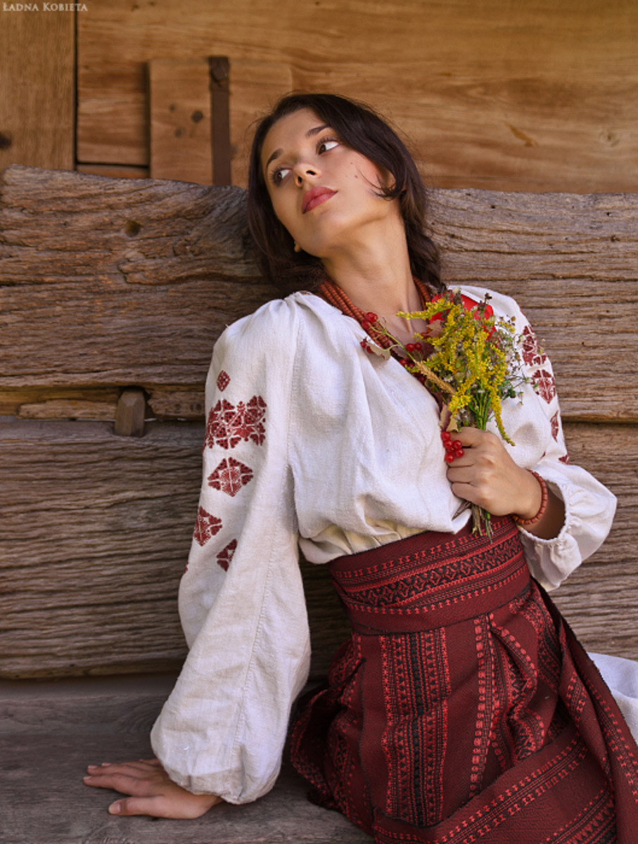 Girls in Slavic costumes in Portland