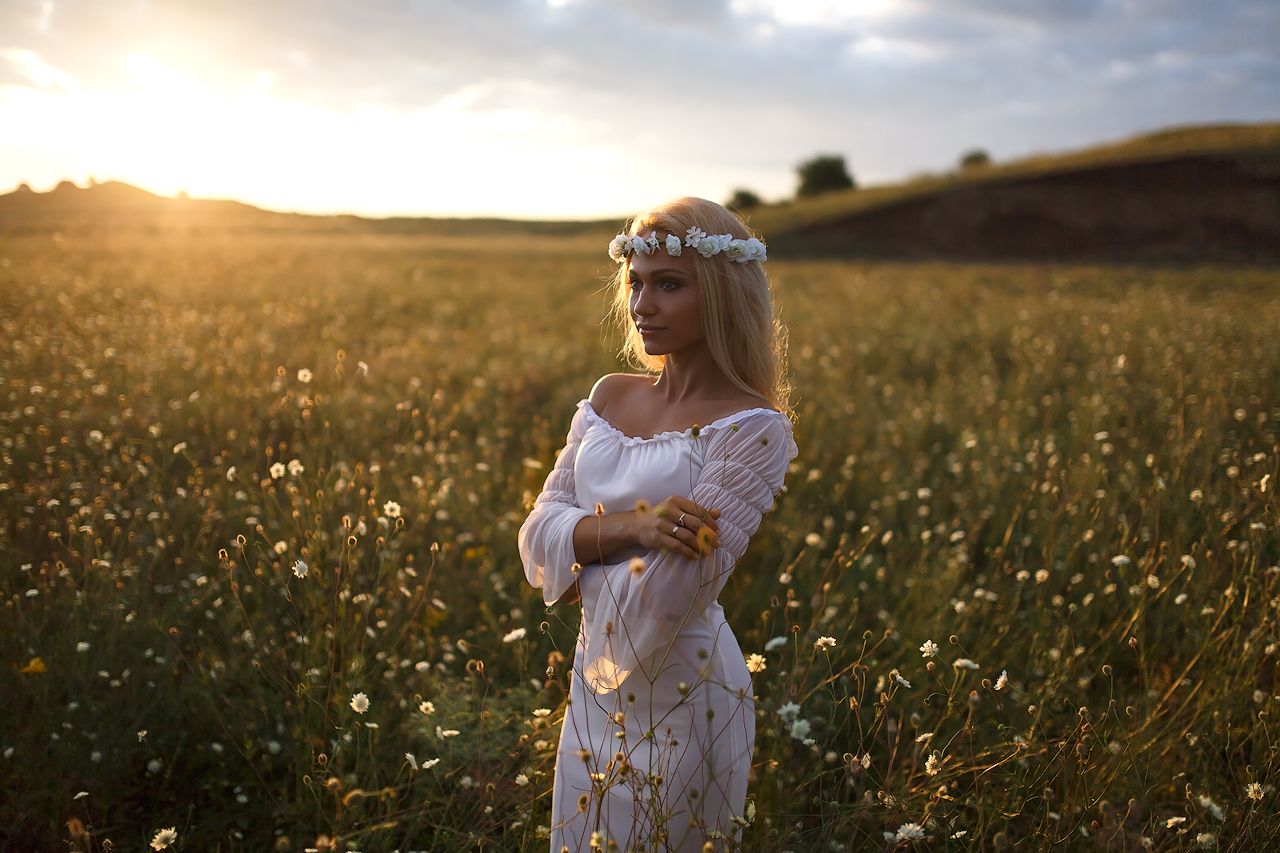 Girls in Slavic costumes in Portland