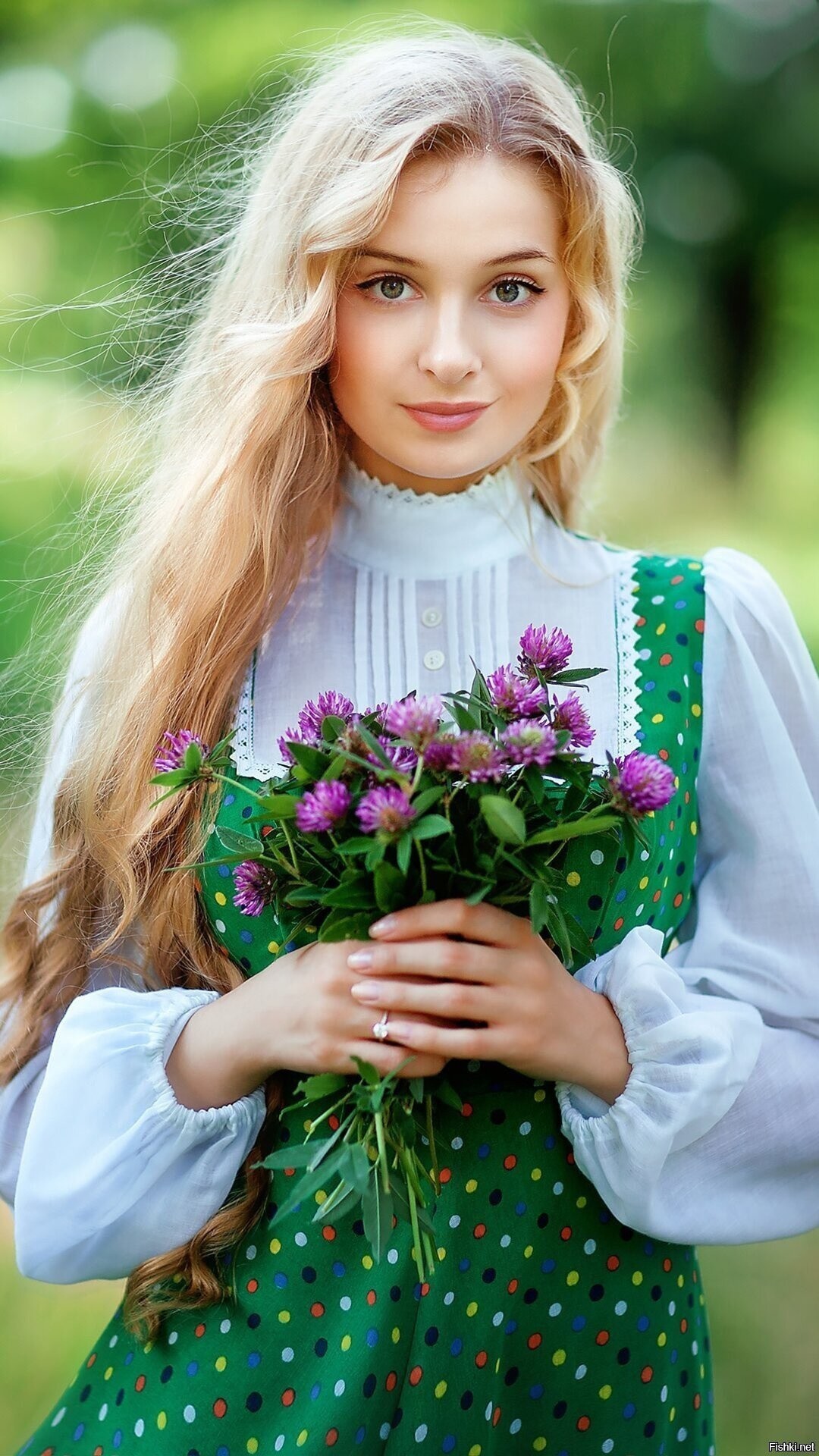 Girls in Slavic costumes in Portland