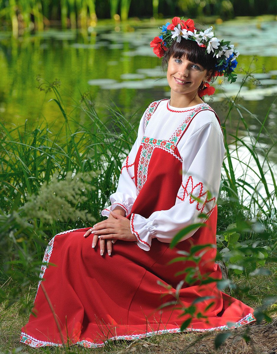Beautiful girl Girls in Slavic costumes in Portland
